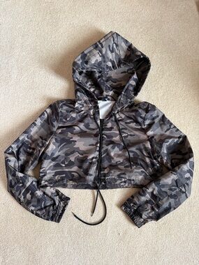 Cropped Hooded Windbreaker - Olive Camo